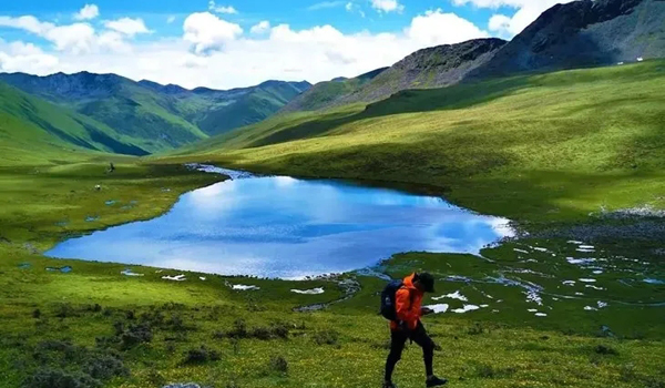 oska Highland Lake Hiking