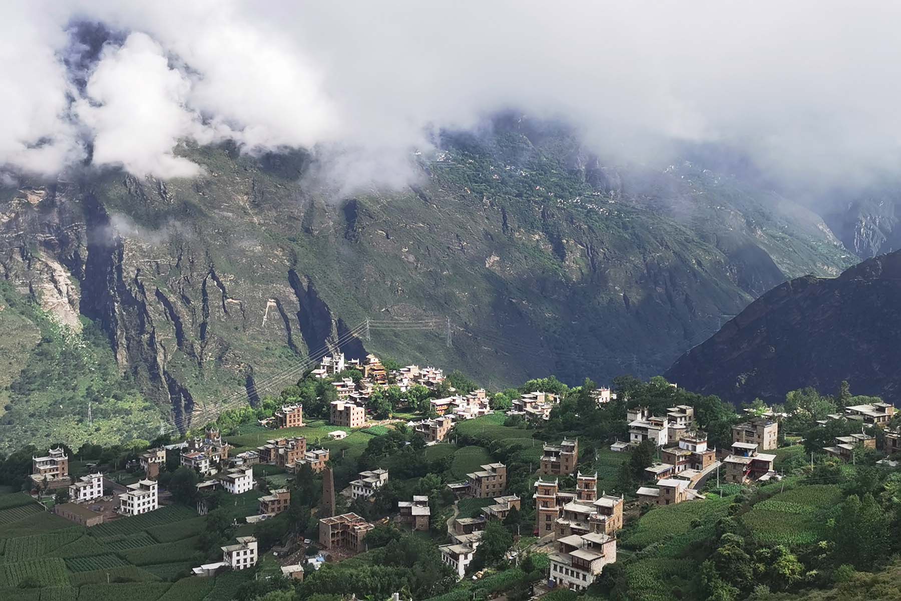 Danba Zhonglu Tibetan Village