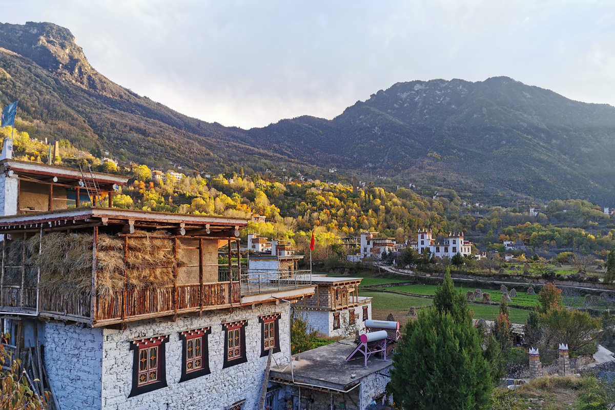 Danba Zhonglu Tibetan Village