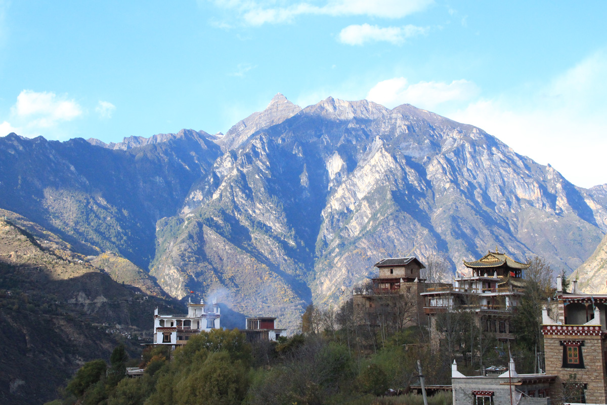 Danba Zhonglu Tibetan Village