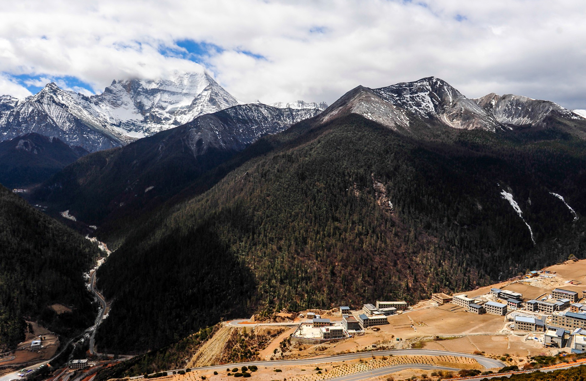 Late April in Daocheng