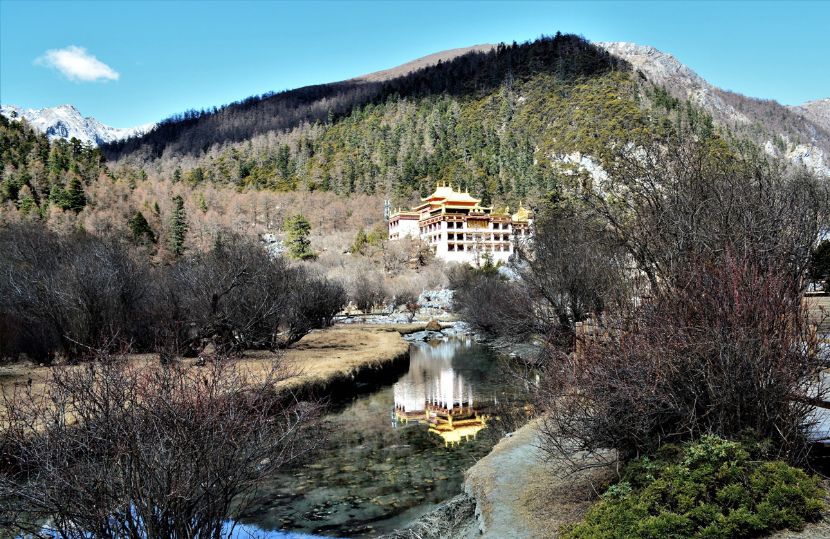 Middle April in Daocheng Yading