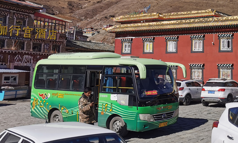 Tagong Public Bus