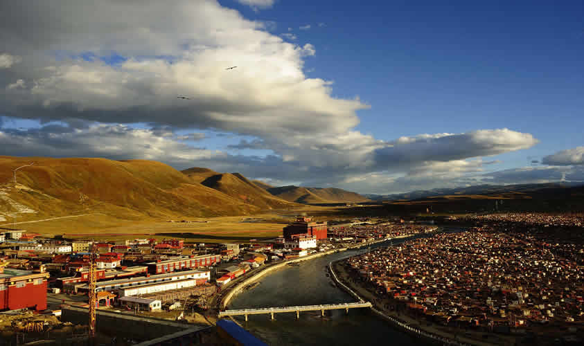 Yarchen Gar - the largest nunnery in Tibet