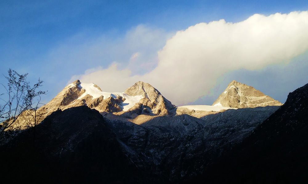 Mt. Yangmantai and Mt. Camel